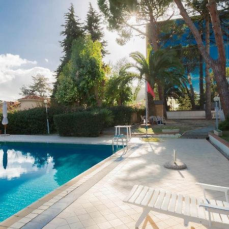 شقة سانريمو  في I Giardini Del Sole Con Piscina By Wonderful Italy المظهر الخارجي الصورة